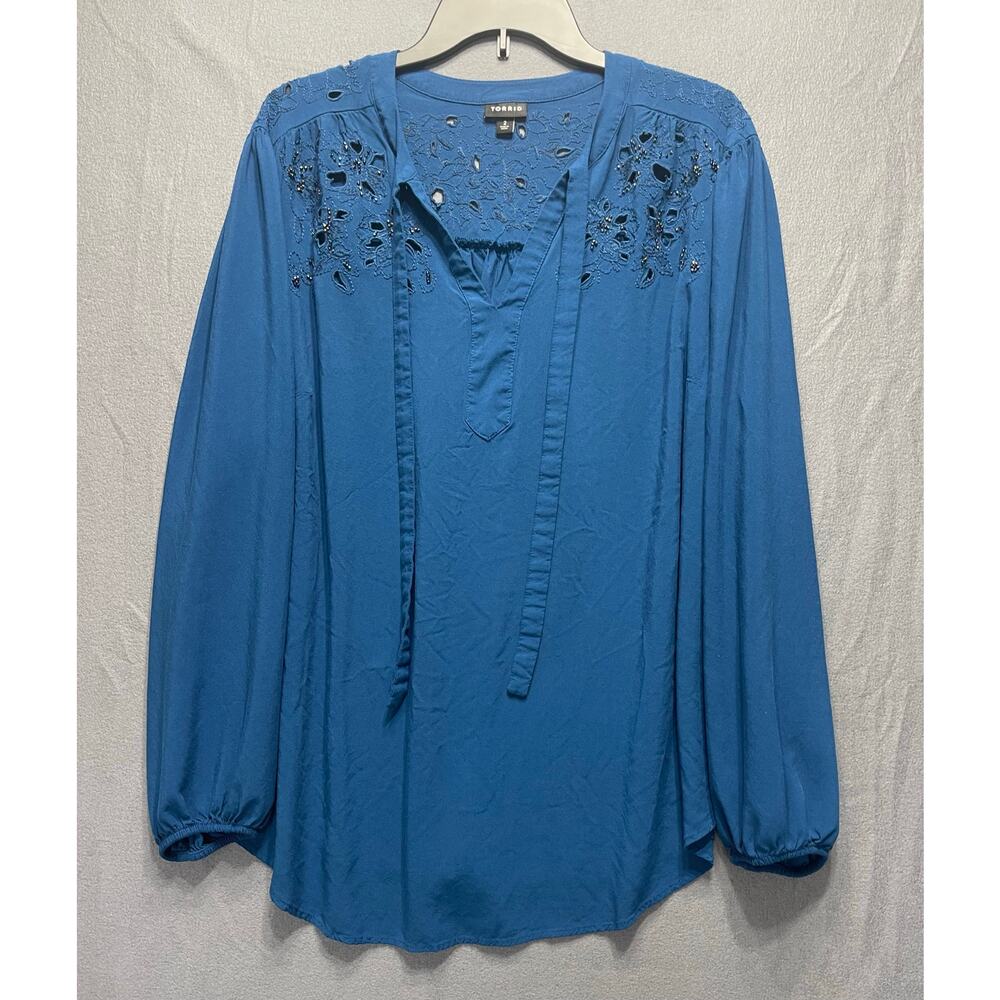 Torrid blue blouse featuring intricate cutout embroidery sz 2 boho casual